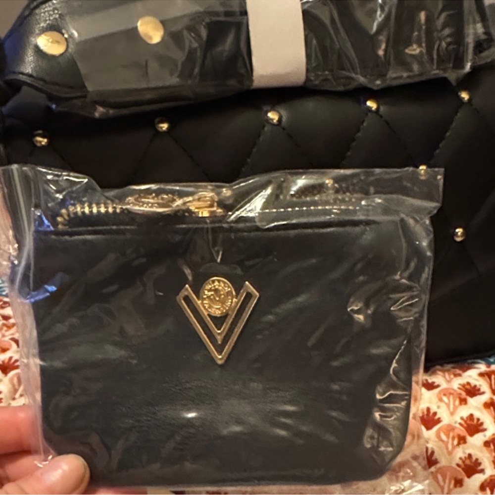 2pc Valentino Orlandi Crossbody
Diamond Quilt Bag NWT - Picture 16 of 16